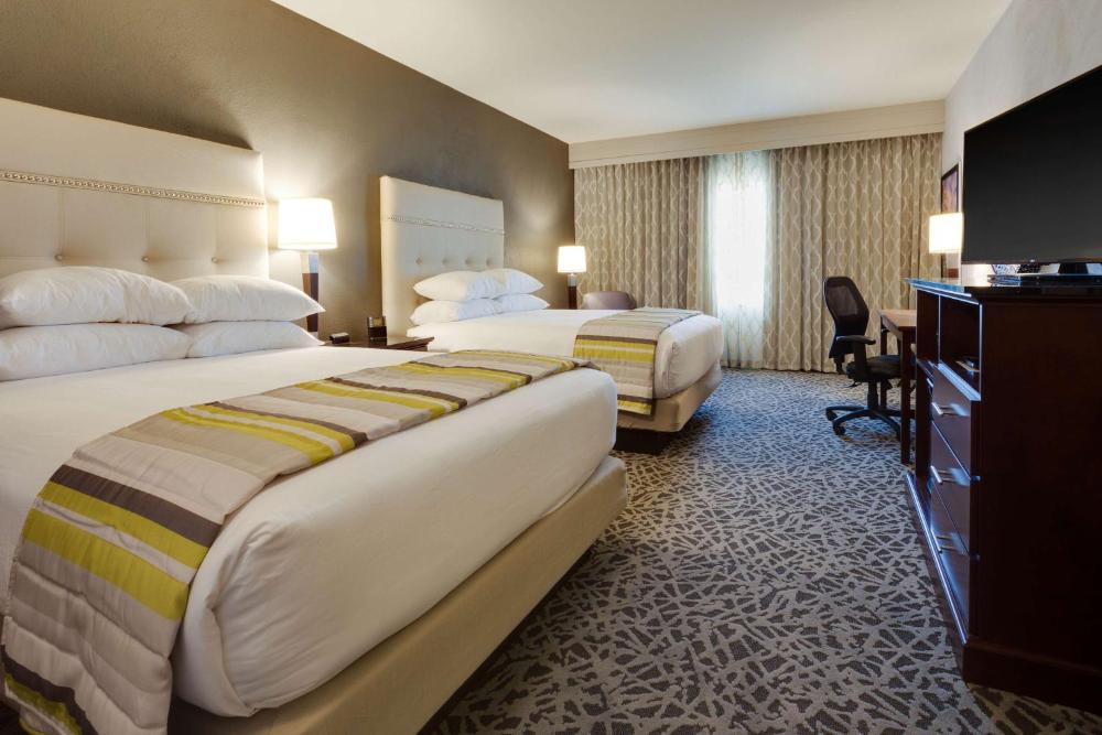 Deluxe Queen Room with Two Queen Beds - Hearing Accessible interior